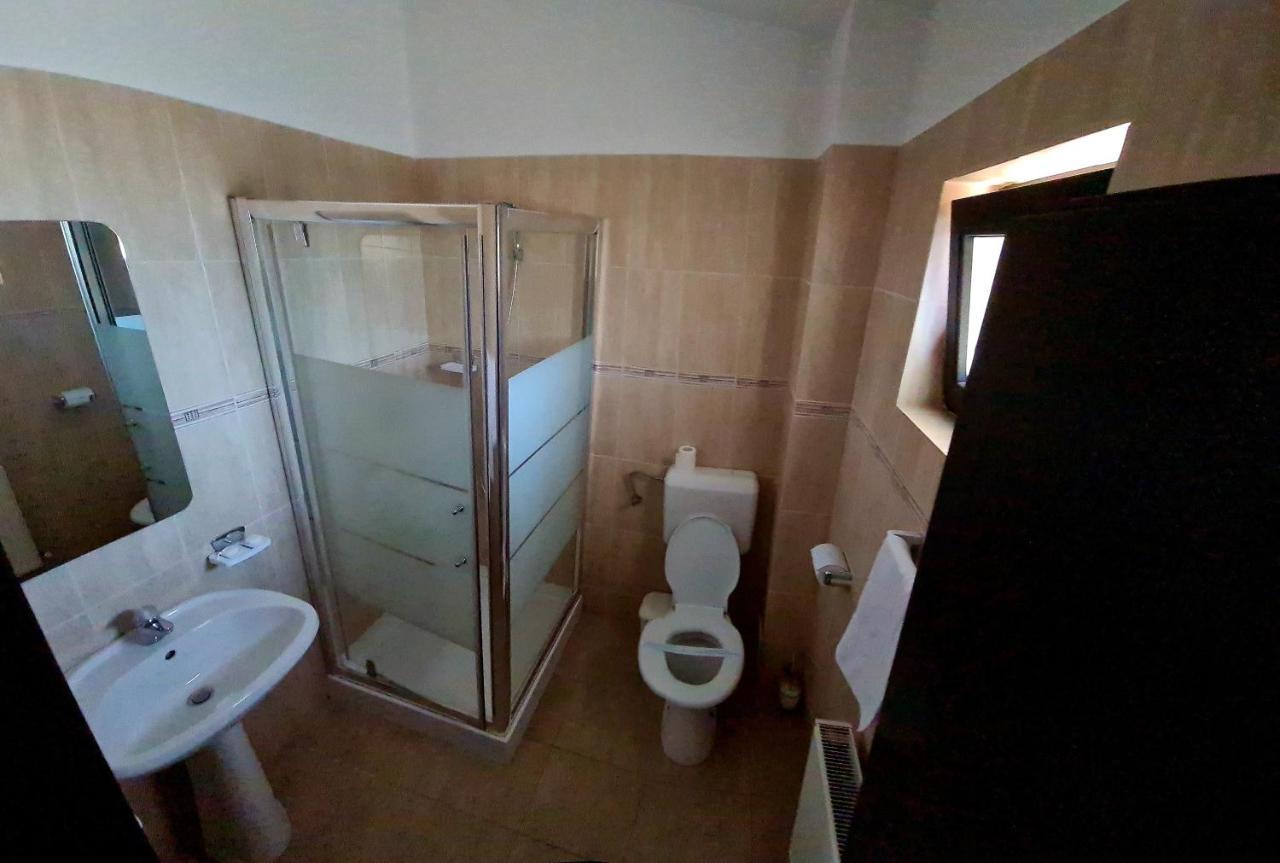 La Salcii Motel Кълъраш Екстериор снимка