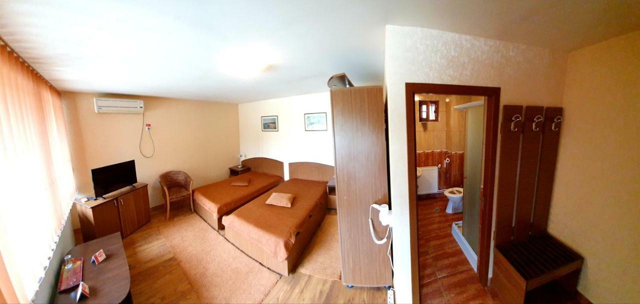La Salcii Motel Кълъраш Екстериор снимка